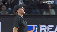 Sinner non sbaglia al debutto