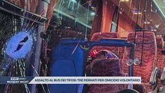Sassi contro il bus dei tifosi: tre fermati per omicidio volontario