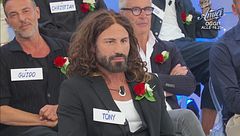 Tony: ''Vi bacerei tutte e tre!''