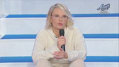 Maria: ''Sara, chi esce con te come fa a...''