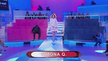 La sfilata di Simona - Arriva la bomba, si tratta di me!