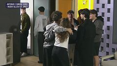 Antonio e Nicola entrano in casetta - 3 febbraio