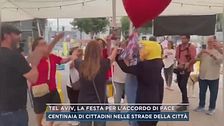 Tel Aviv, la festa per l'accordo di pace