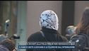 Picchiata davanti alla figlia perché non indossava il velo