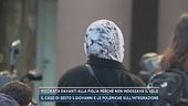 Picchiata davanti alla figlia perché non indossava il velo