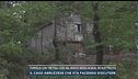 Famiglia con tre figli vive nel bosco senza acqua, né elettricità