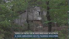 Famiglia con tre figli vive nel bosco senza acqua, né elettricità