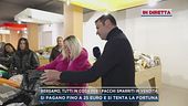 Bergamo, tutti in coda per i pacchi smarriti in vendita