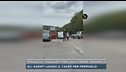 Minaccia i passanti con una fiamma ossidrica
