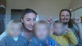 Famiglia nel bosco, i bimbi restano nella struttura protetta