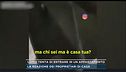 Uomo tenta di entrare in un appartamento