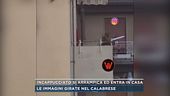 Incappucciato si arrampica ed entra in casa