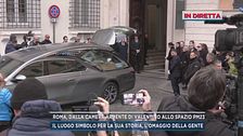 Valentino, l'arrivo del feretro alla camera ardente a Roma