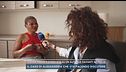 Donna presa a cinghiate su un autobus davanti al figlio