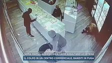 Roma, rapina in gioielleria, ladri assaltano le vetrine