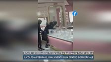 Roma, le immagini di un'altra rapina in gioielleria