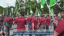 Genova, l'adunata degli alpini e il manifesto delle femministe