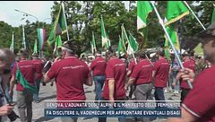 Genova, l'adunata degli alpini e il manifesto delle femministe