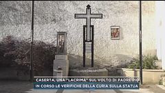 Caserta, una "lacrima" sul volto di Padre Pio