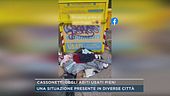 Cassonetti degli abiti usati pieni