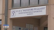 Niente unghie lunghe nella scuola di Taormina
