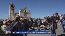 San Francesco, fedeli in festa per l'ostensione delle spoglie