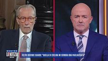 Feltri difende Sgarbi: "Quella di Evelina mi sembra una pagliacciata"