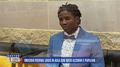 Omicidio Pierina: Louis in aula con abito azzurro e papillon