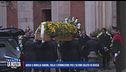 Addio a Ornella Vanoni, folla e commozione per l'ultimo saluto in chiesa