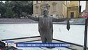 Pesaro, il tenore dimezzato: polemica sulla statua di Pavarotti