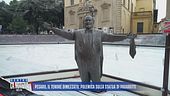Pesaro, il tenore dimezzato: polemica sulla statua di Pavarotti