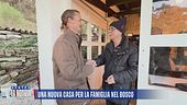 La consegna della chiavi della nuova casa per la famiglia nel bosco
