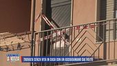 Trovata senza vita in casa con un asciugamano sul volto