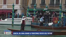 Venezia, sul Canal Grande la tradizionale regata delle Befane