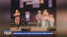 Bimbo picchiato, lui e le sorelle su un palco con la nonna a un evento
