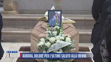 Aurora, dolore per l'ultimo saluto alla 19enne
