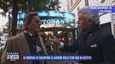 Fiori bianchi e musica classica per l'ultimo saluto a Valentino