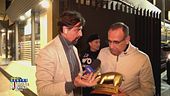 "Striscia la Notizia" consegna il Tapiro d'oro a Carlo Conti