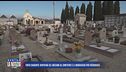 Finta badante avvicina gli anziani al cimitero e li abbraccia per derubarli