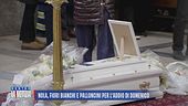 Nola, fiori bianche e palloncini per l'addio di Domenico