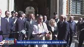 Famiglia nel bosco in Senato: Nathan in giacca, Catherine in bianco