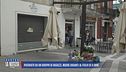 Picchiato da un gruppo di ragazzi, muore davanti al figlio di 11 anni