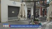 Picchiato da un gruppo di ragazzi, muore davanti al figlio di 11 anni