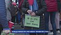 In 500 alla fiaccolata per il prete indagato: "Don Mario non si tocca"