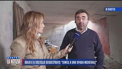 Dolci e il coltello sequestrato: "Simile a una spada medievale"