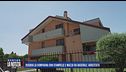 Picchia la compagna con stampelle e mazza da baseball: arrestato