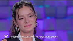 Özge Özpirinççi e il personaggio di Bahar de "La forza di una donna"
