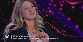 Federica Pambianchi e la catenina lasciata a casa dal figlio Riccardo Branchini