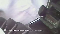 Carlo Conti canta "It's Okay, It's Alright"
