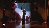 Serena Brancale canta "Qui con me"